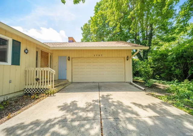 Homes for sale in Muncie, IN | 2707 W Woodbridge Dr, Muncie, IN 47304 | MLS# 202622519