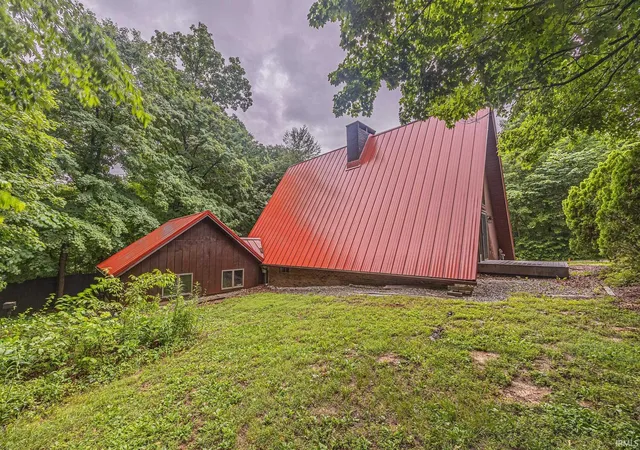 Photo 3 of Sale Pending at 1704 E Maple Dr, Huntingburg, IN 47542 | MLS# 202622525 | Listing updated on 2026-07-19