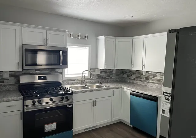 3rd image of 1738 E Bowman St, South Bend, IN 46613 | MLS# 202622533