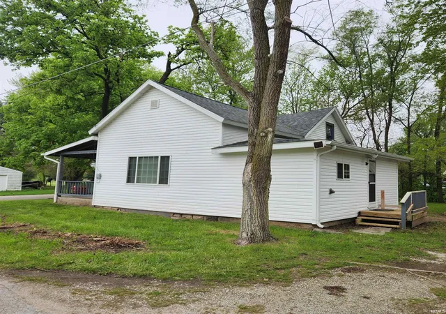 Photo 2 of Manufactured home for sale at 810 W Tower St, Pierceton, IN 46562 | MLS# 202622553 | Listing updated on 2026-06-24