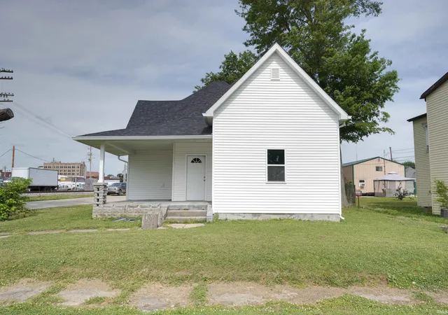 Photo 1 of Sale Pending at 200 Sw 1st Street, Washington, IN 47501 | MLS# 202622630 | Listing updated on 2026-08-27
