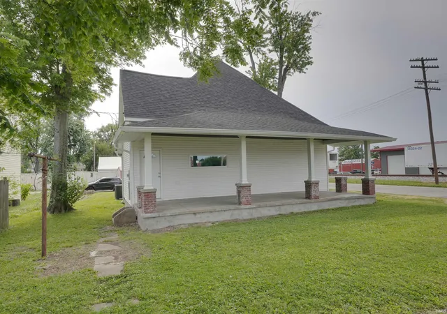 Photo 4 of Sale Pending at 200 SW 1st Street, Washington, IN 47501 | MLS# 202622630 | Listing updated on 2026-08-27