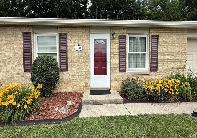 Homes for sale in Yorktown, IN | 1424 S Pleasantview Dr, Yorktown, IN 47396 | MLS# 202622649