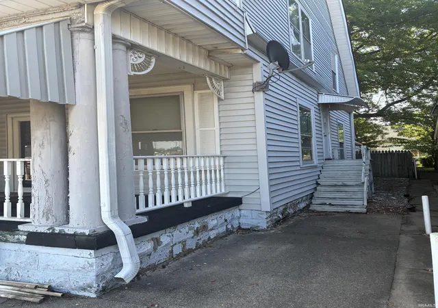 4th image of 1305 Washington Ave, Vincennes, IN 47591 | MLS# 202622677