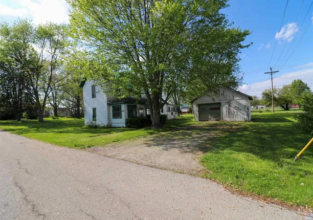 2nd image of 1008 W Elm St, Hartford City, IN 47348 | MLS# 202622712