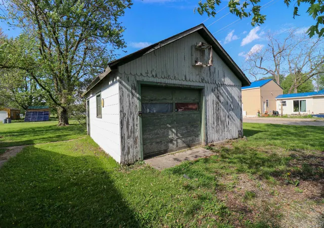 27th image of 1008 W Elm St, Hartford City, IN 47348 | MLS# 202622712