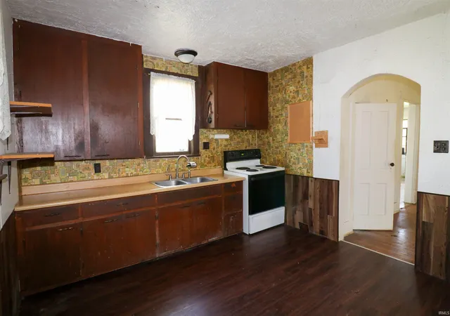 4th image of 1008 W Elm St, Hartford City, IN 47348 | MLS# 202622712