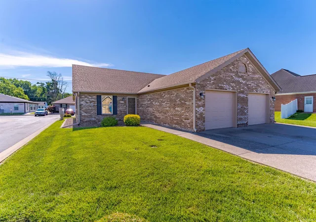 Homes for sale in Evansville, IN | 6127 Porterfield Dr, Evansville, IN 47711 | MLS# 202622715