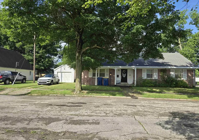 3rd image of 301 Dubois St, Vincennes, IN 47591 | MLS# 202622756