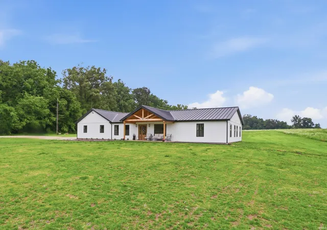 Photo 3 of Sale Pending at 5466 W Schneider Rd, Newburgh, IN 47630 | MLS# 202622759 | Listing updated on 2026-09-12