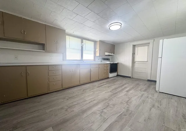 3rd image of 689 Ne E St, Linton, IN 47441 | MLS# 202622775