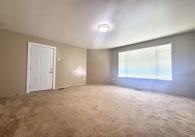 4th image of 689 Ne E St, Linton, IN 47441 | MLS# 202622775