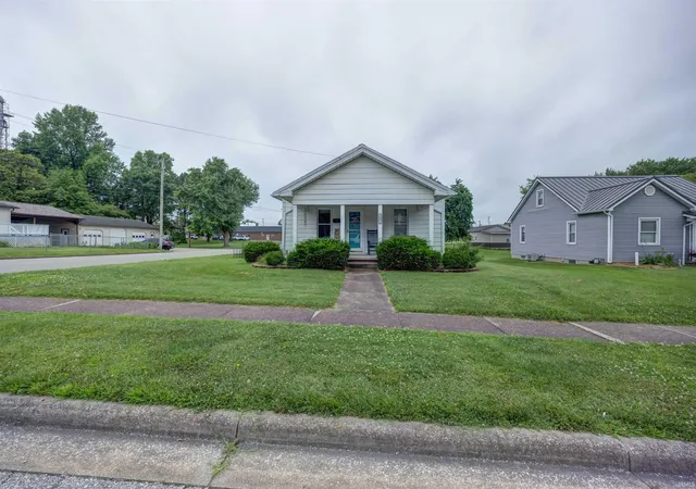 Photo 3 of Sale Pending at 1002 Jackson St, Huntingburg, IN 47542 | MLS# 202622822 | Listing updated on 2026-07-22