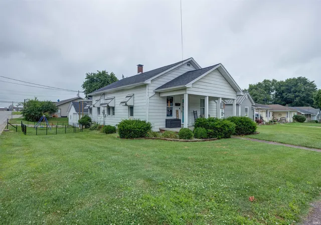 Photo 3 of Sale Pending at 1002 Jackson St, Huntingburg, IN 47542 | MLS# 202622822 | Listing updated on 2026-07-22