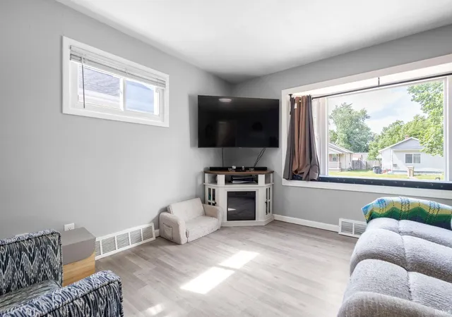 Photo 3 of Sale Pending at 1606 E Fox St, South Bend, IN 46613 | MLS# 202622833 | Listing updated on 2026-06-13