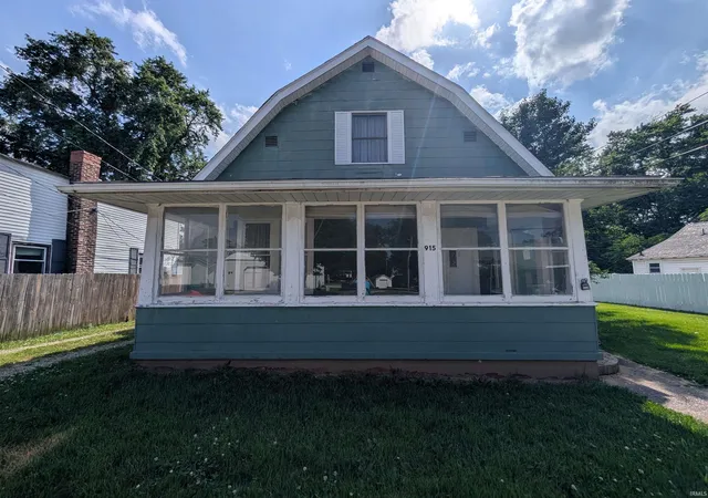 2nd image of 915 Prairie St, Vincennes, IN 47591 | MLS# 202622858