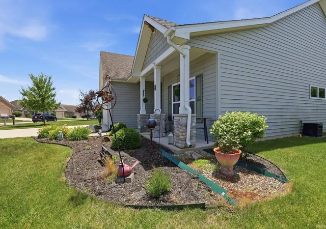 Homes for sale in Columbia City, IN | 2220 E Whispering Trl, Columbia City, IN 46725 | MLS# 202622917
