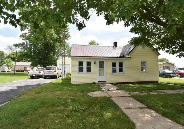 Homes for sale in Earl Park, IN | 305 S Chestnut St, Earl Park, IN 47942 | MLS# 202622945