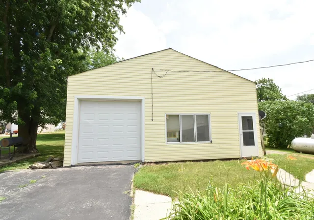 Homes for sale in Earl Park, IN | 305 S Chestnut St, Earl Park, IN 47942 | MLS# 202622945