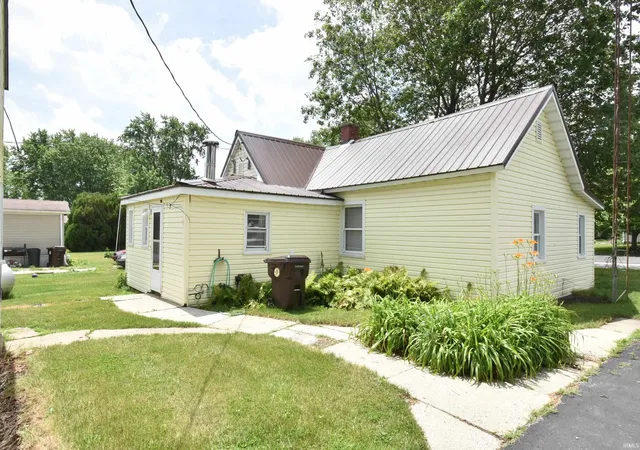 Homes for sale in Earl Park, IN | 305 S Chestnut St, Earl Park, IN 47942 | MLS# 202622945