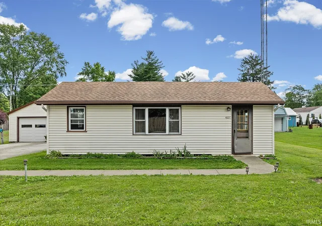 Homes for sale in Oxford, IN | 407 N Howard St, Oxford, IN 47971 | MLS# 202622964