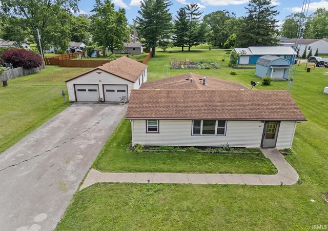 Homes for sale in Oxford, IN | 407 N Howard St, Oxford, IN 47971 | MLS# 202622964