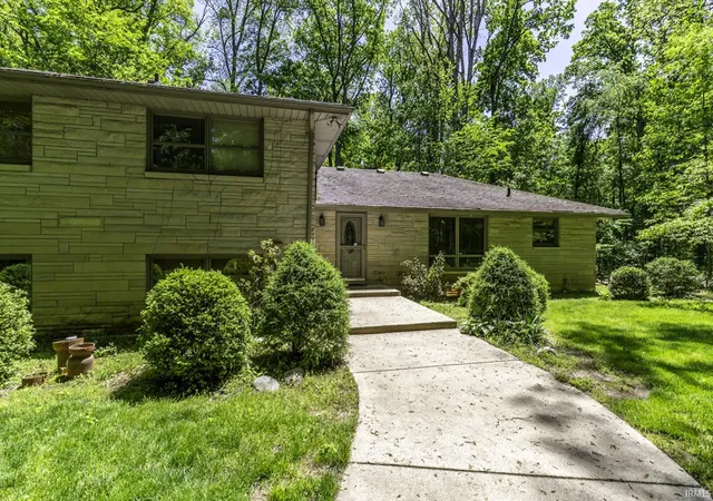 2nd image of 3409 Rosewood Dr, Fort Wayne, IN 46804 | MLS# 202623077