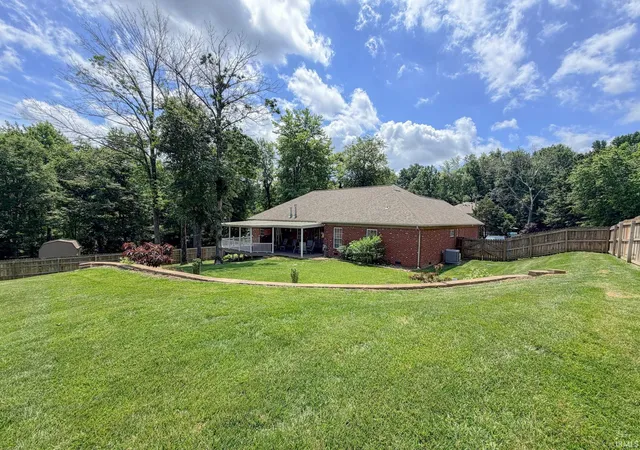 Photo 3 of Sale Pending at 400 Knollview Dr, Evansville, IN 47711 | MLS# 202623105 | Listing updated on 2026-07-01