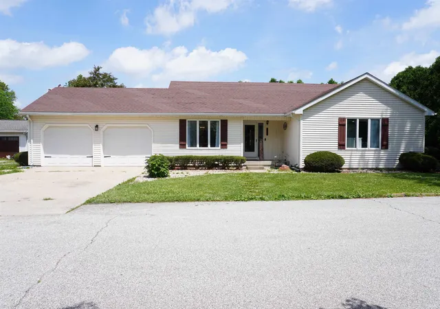 Homes for sale in Monon, IN | 512 E 4th St, Monon, IN 47959 | MLS# 202623106