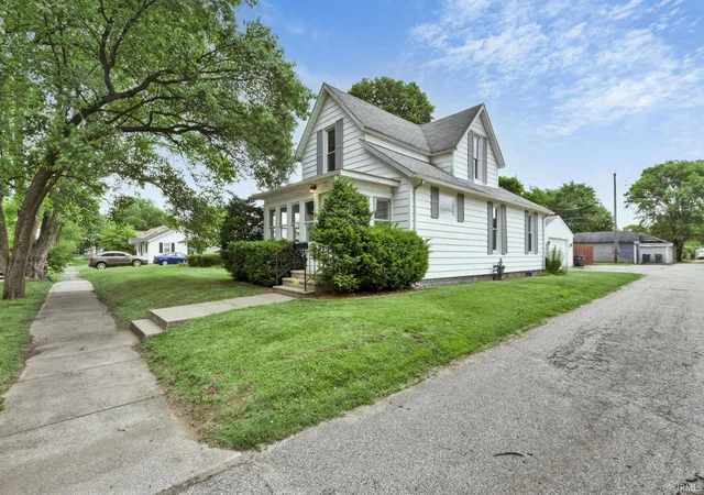 Photo 2 of Manufactured home for sale at 220 Crescent St, Elkhart, IN 46516 | MLS# 202623110 | Listing updated on 2026-07-08