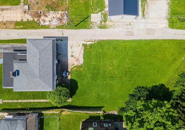 Photo 3 of Manufactured home for sale at 113 S 12th Street, Elwood, IN 46036 | MLS# 202623149 | Listing updated on 2026-09-17