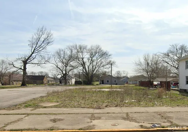 1st image of 1929 Locust St, Terre Haute, IN 47807 | MLS# 202623277
