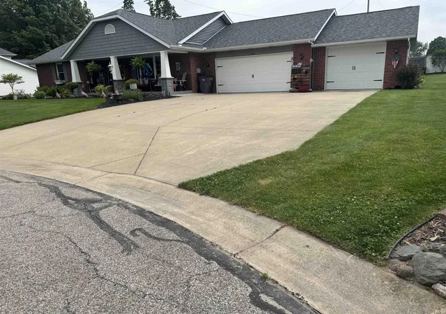 2nd image of 203 Eugene Dr, Middlebury, IN 46540 | MLS# 202623340