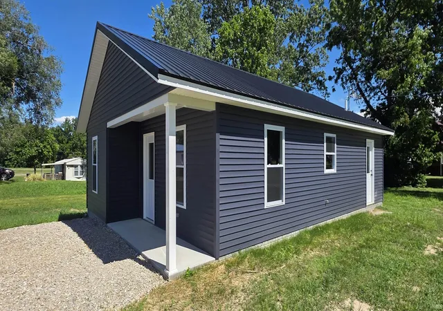 2nd image of 120 N Murlin St, Bicknell, IN 47512 | MLS# 202623362