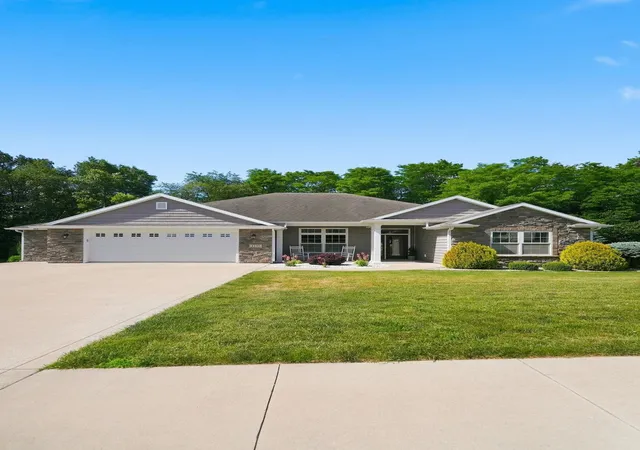 Photo 2 of Sale Pending at 3335 Kellygreen Dr, Angola, IN 46703 | MLS# 202623374 | Listing updated on 2026-09-17