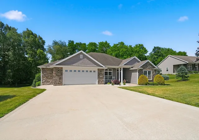 Photo 3 of Sale Pending at 3335 Kellygreen Dr, Angola, IN 46703 | MLS# 202623374 | Listing updated on 2026-09-17