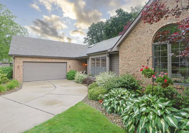 Photo 3 of Sale Pending at 16290 Oak Hl Blvd, Granger, IN 46530 | MLS# 202623378 | Listing updated on 2026-06-25