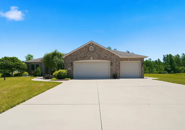 Photo 2 of Manufactured home for sale at 103 Mactavish Ct, Angola, IN 46703 | MLS# 202623382 | Listing updated on 2026-07-09
