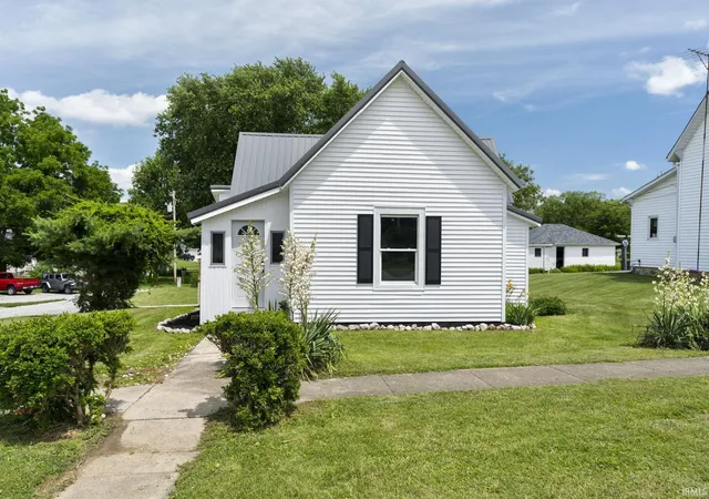 Photo 3 of Manufactured home for sale at 305 S Madison St, Darlington, IN 47940 | MLS# 202623393 | Listing updated on 2026-07-13