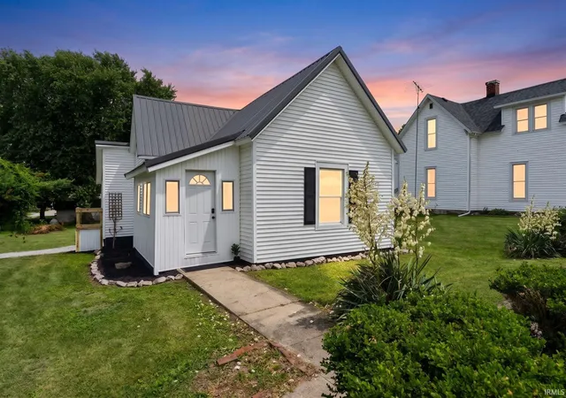 Photo 4 of Manufactured home for sale at 305 S Madison St, Darlington, IN 47940 | MLS# 202623393 | Listing updated on 2026-10-09