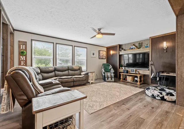 Photo 3 of Manufactured home for sale at 2024 Red Oak Dr, Kokomo, IN 46901 | MLS# 202623400 | Listing updated on 2026-07-15