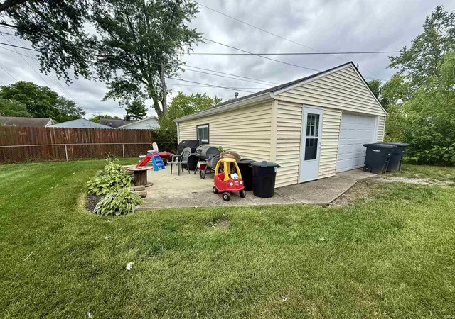 Photo 3 of Sale Pending at 2520 Foxhall Dr, Lafayette, IN 47909 | MLS# 202623409 | Listing updated on 2026-06-15