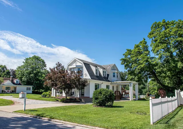 2nd image of 1545 Burnett Ln, Vincennes, IN 47591 | MLS# 202623412