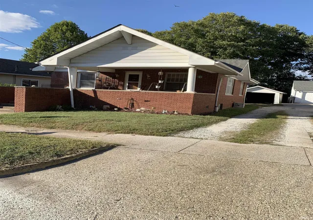 Homes for sale in Bloomfield, IN | 530 W Spring St, Bloomfield, IN 47424 | MLS# 202623427