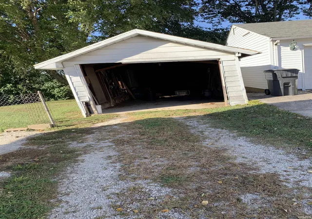 4th image of 530 W Spring St, Bloomfield, IN 47424 | MLS# 202623427