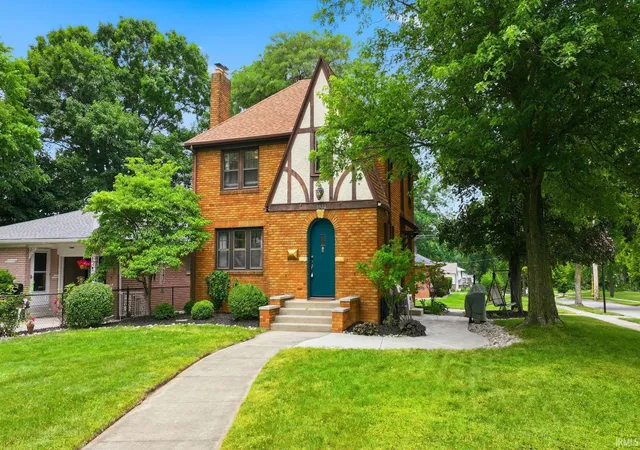 Photo 3 of Sale Pending at 1832 Purdue Dr, Fort Wayne, IN 46808 | MLS# 202623452 | Listing updated on 2026-06-18