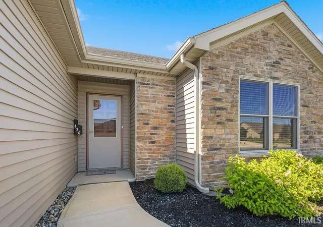 Homes for sale in Huntington, IN | 426 Crown Hill Dr, Huntington, IN 46750 | MLS# 202623507
