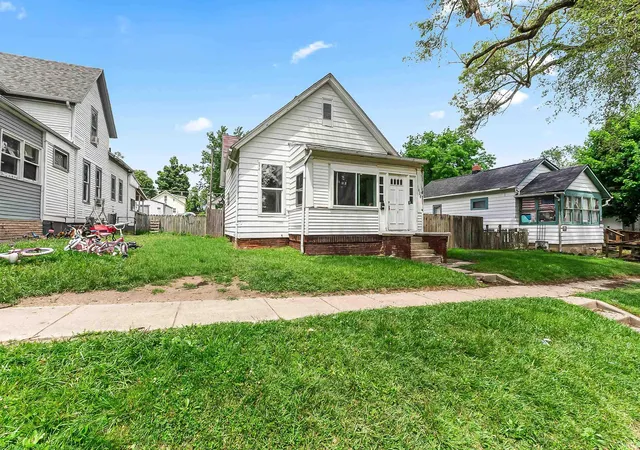 Photo 2 of Manufactured home for sale at 1828 Mary St, Fort Wayne, IN 46808 | MLS# 202623509 | Listing updated on 2026-09-12