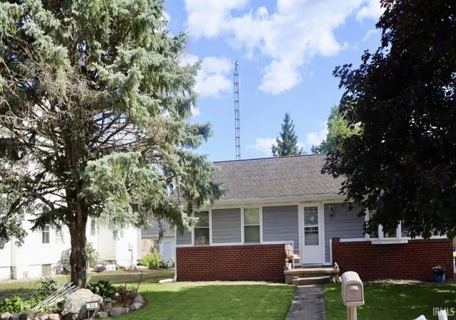 Homes for sale in Fowler, IN | 104 E 1st St, Fowler, IN 47944 | MLS# 202623520