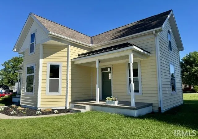 Manufactured home for sale at 206 W Gibson St, Haubstadt, IN 47639 | MLS# 202623526